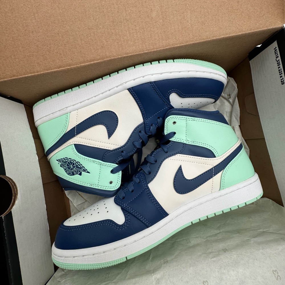 Jordan 1 mid Mystic navy and mint foam